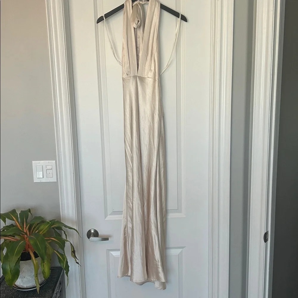 Elegant Backless Cream Dress silk - Picture 3 of 3
